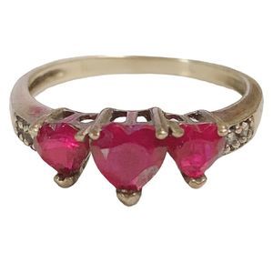 Women’s 10KT 10k yellow gold ring with 3 pink hearts Sz 5.75